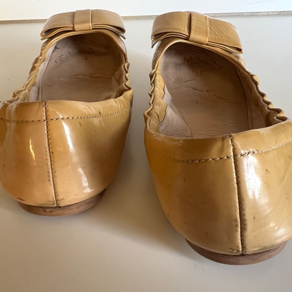 Prada Women's Beige Patent Leather Bow Flats Size 37.5 w/ COA - Picture 5 of 13